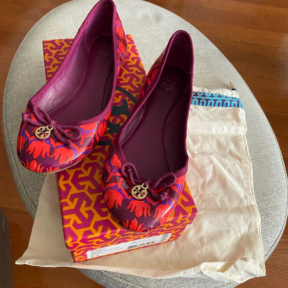 Tory Burch ballet slipper floral print red wine